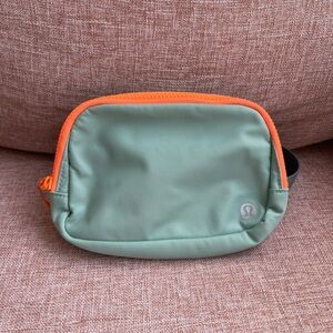 Lululemon Everywhere Belt Bag 1L